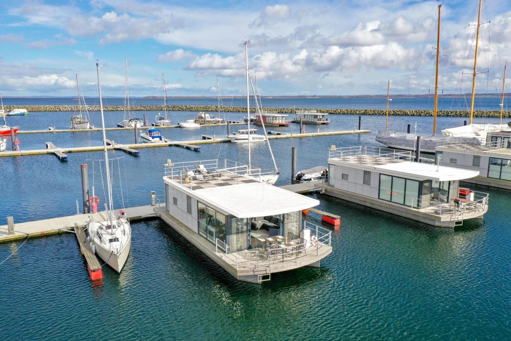 Exklusives Ostsee-Hausboot, Kueche Mit Spueler, Tv, Grosse Sonnenterrasse, 3X Kostenfreie Kfz-Parkplaetze, Klimaanlage, Bis Zu 6 Personen, 2X Baeder, Waschmaschine Boltenhagen  Exteriör bild